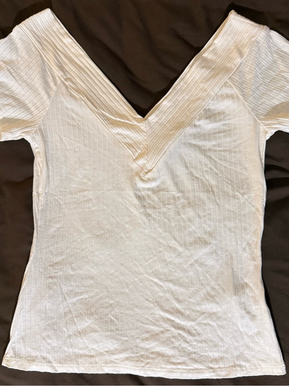 iris Cream Ribbed V-Neck Short Sleeve Top